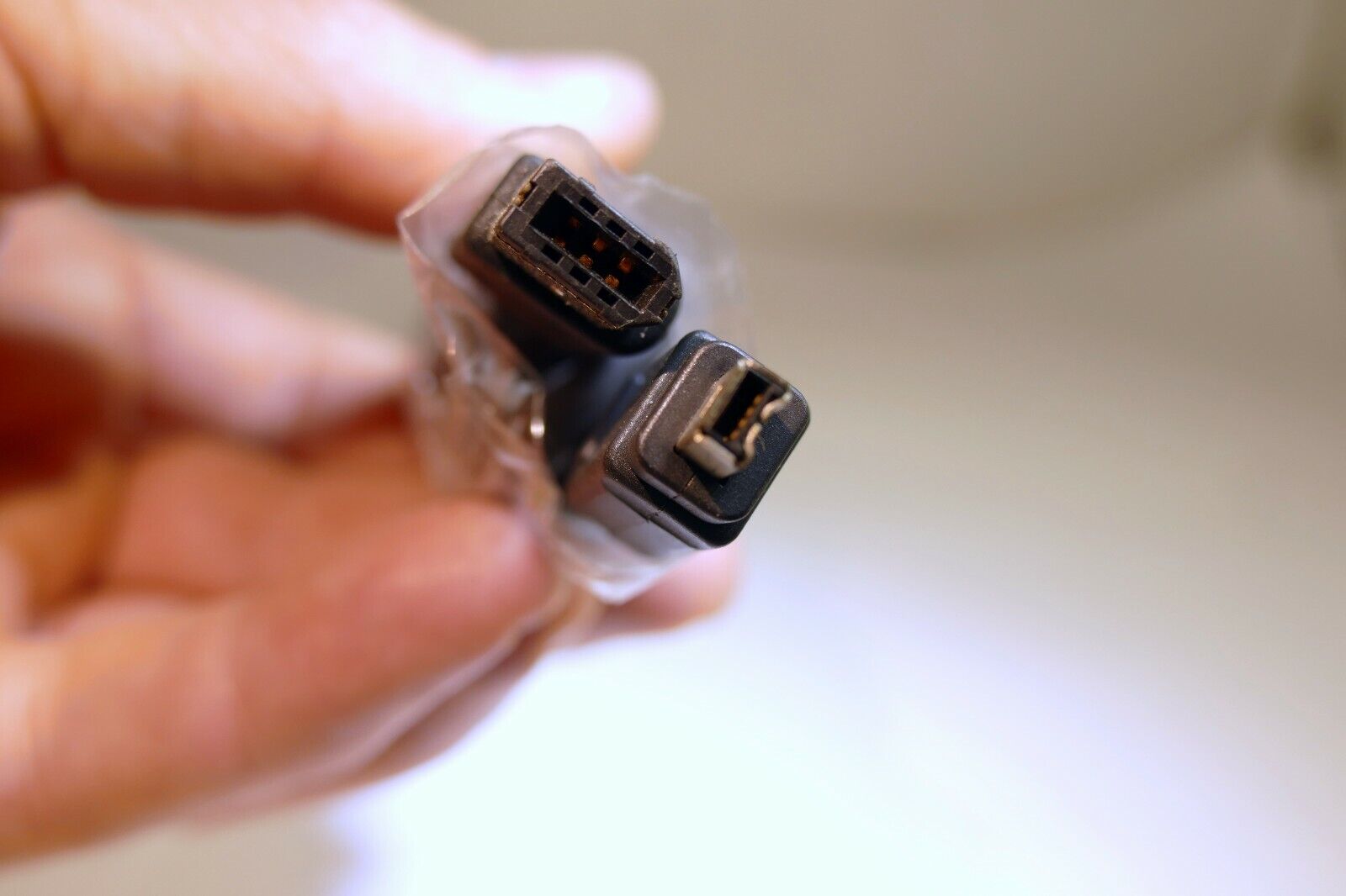 Firewire 400 6-pin/ to 4-pin cable, IEEE-1394a 6 feet long Black color