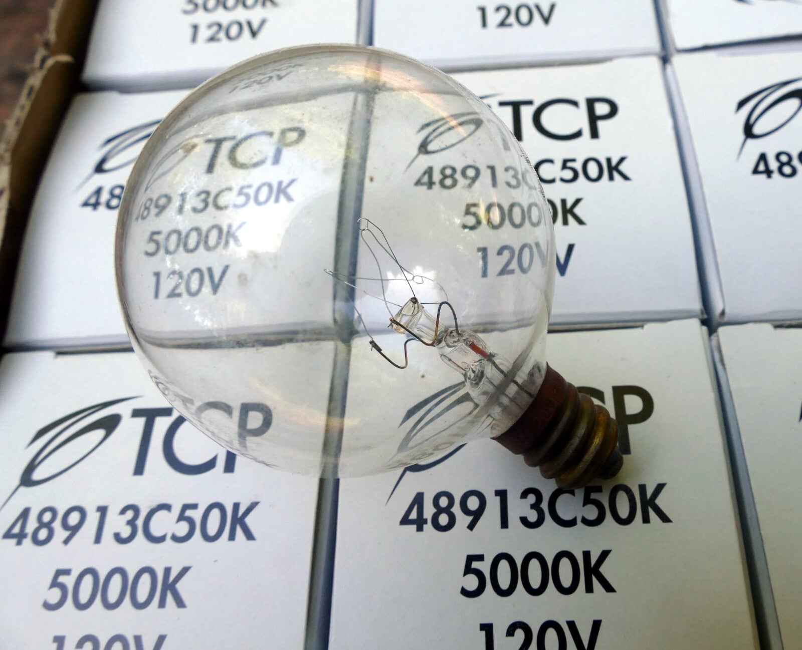 11-PACK TCP PRO SPIRAL 13W 5000K 120V LIGHT BULB - pack lot