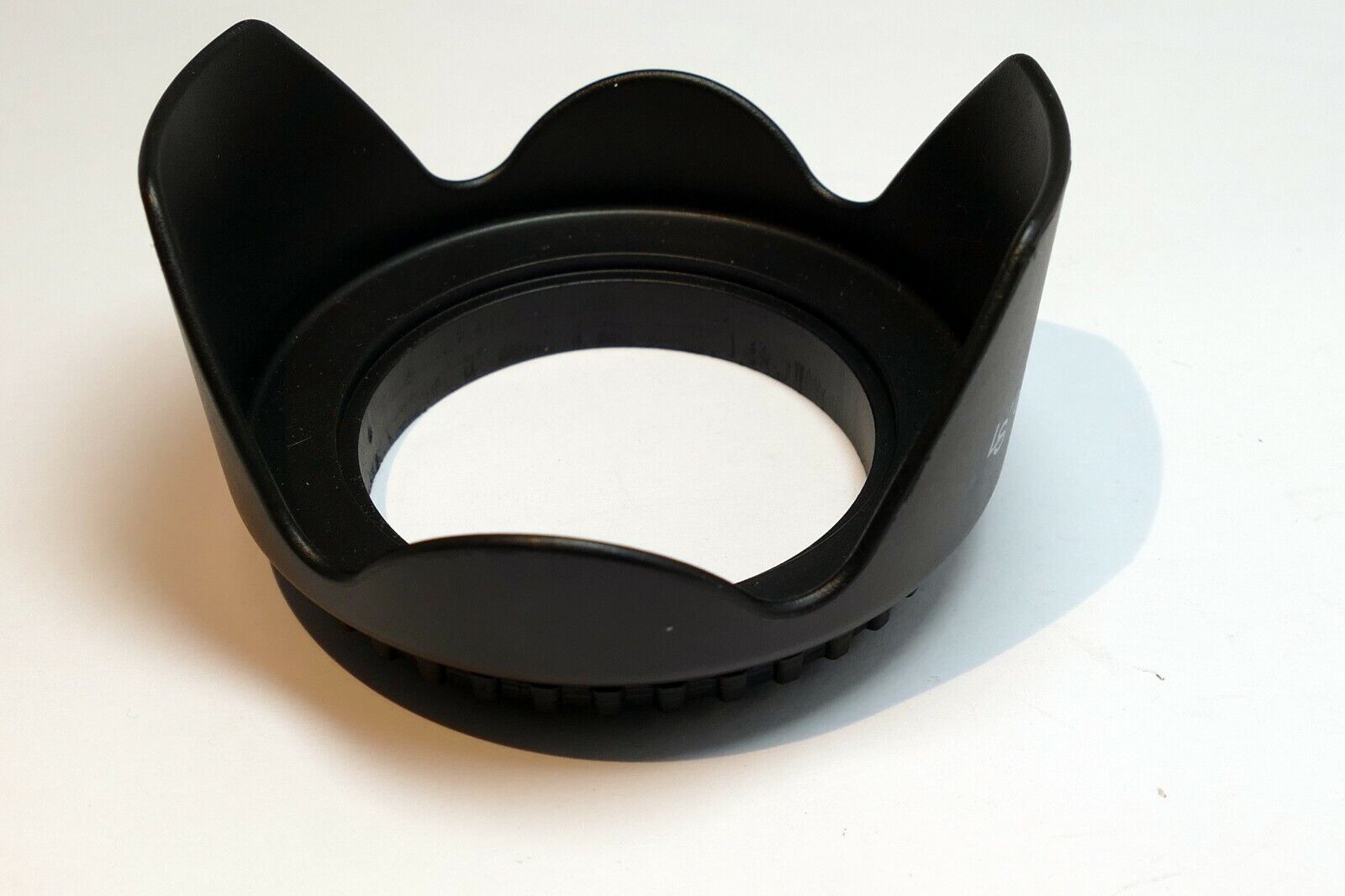 52mm Plastic Lens Hood Shade screw in petal  for 50mm f1.8 f1.4