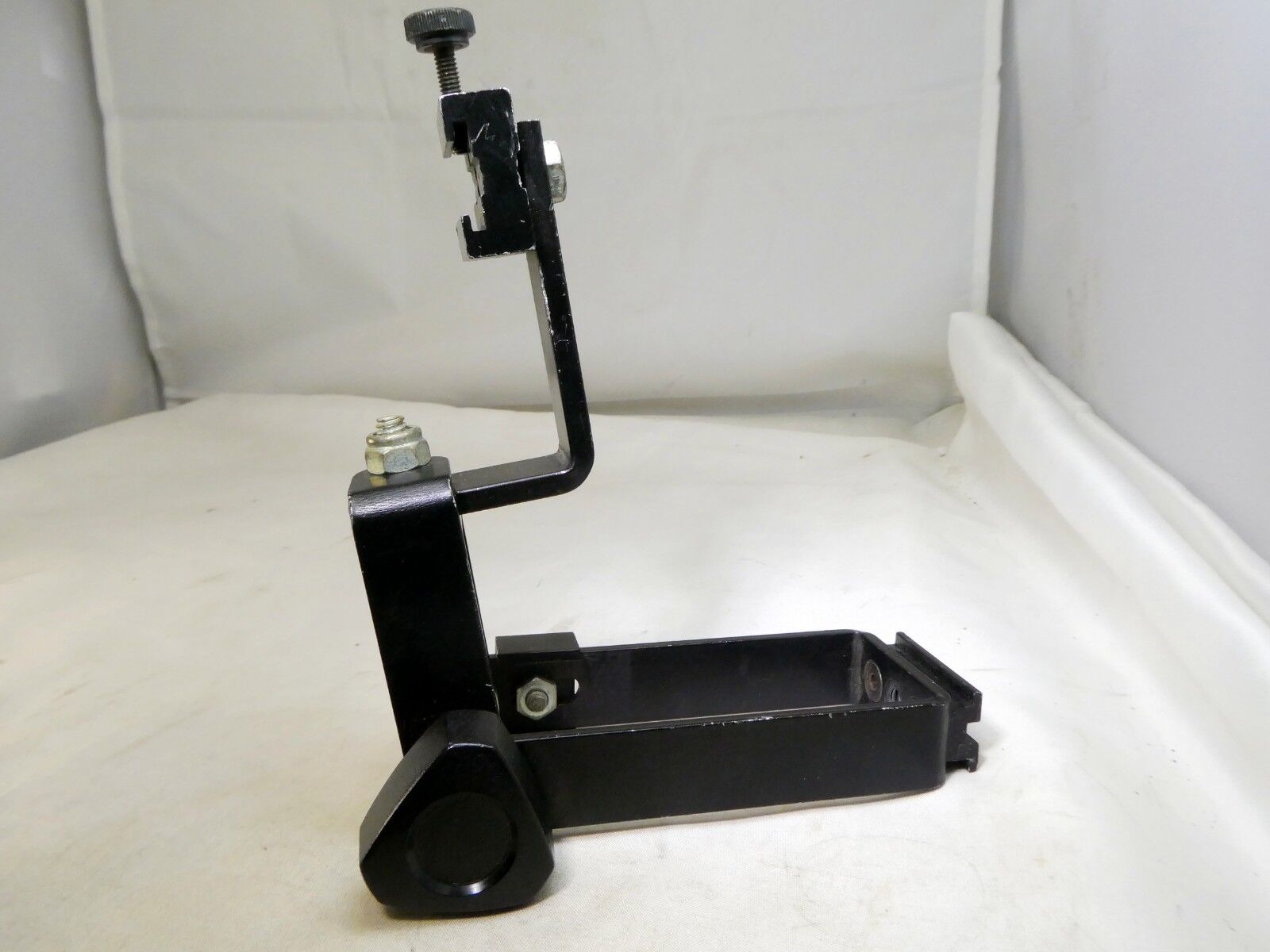 Flash adapter for the tripod or bracket