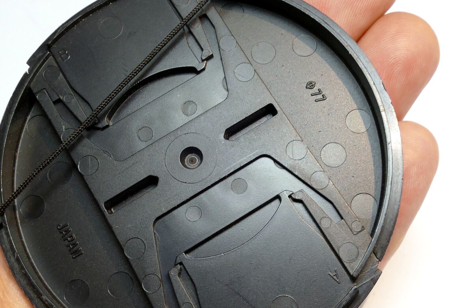 Tamron  77mm rim Lens Front Cap with keeper string