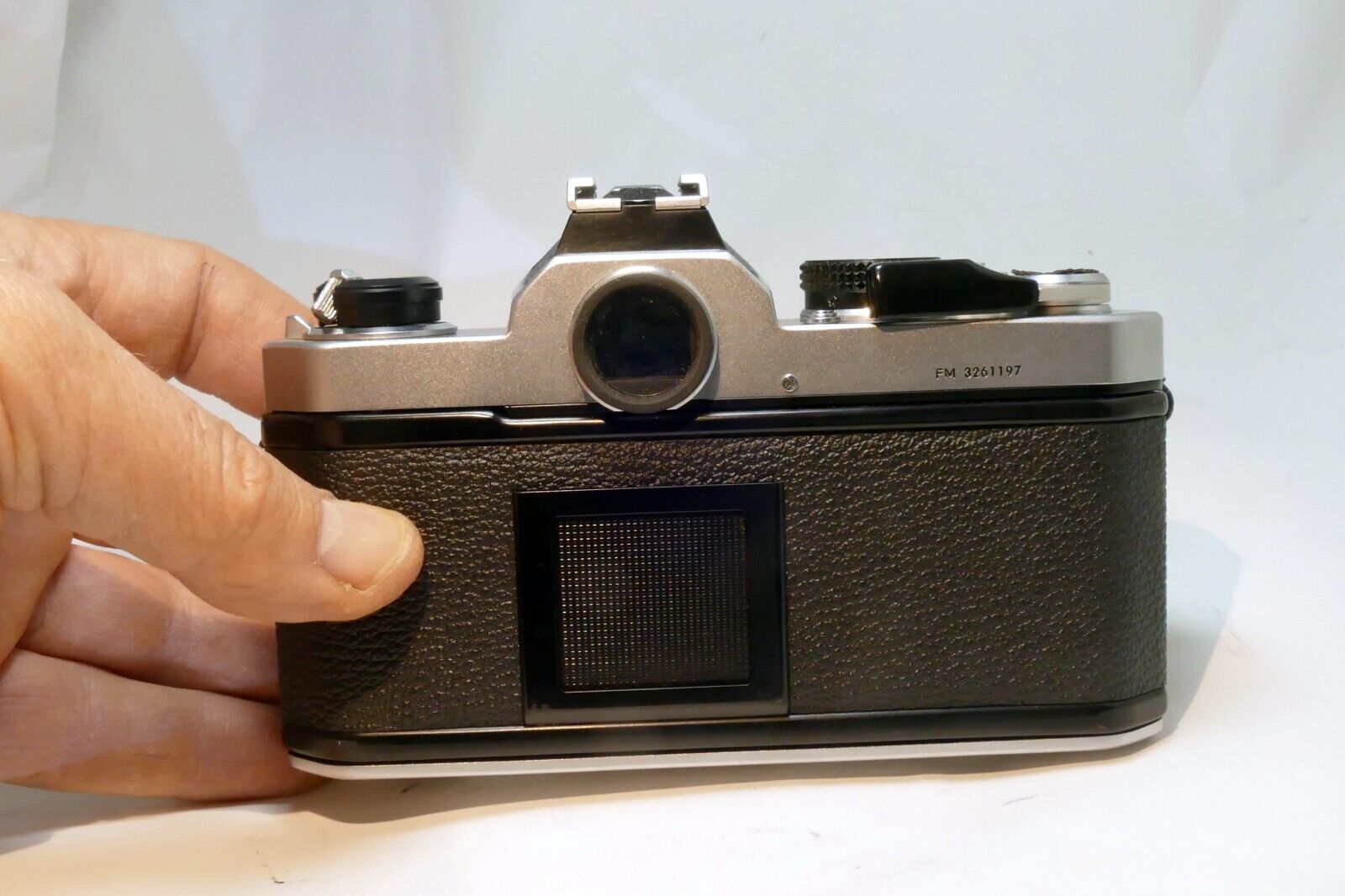 Nikon FM 35mm SLR Film Camera w/ issues with light meter - Free Shipping USA