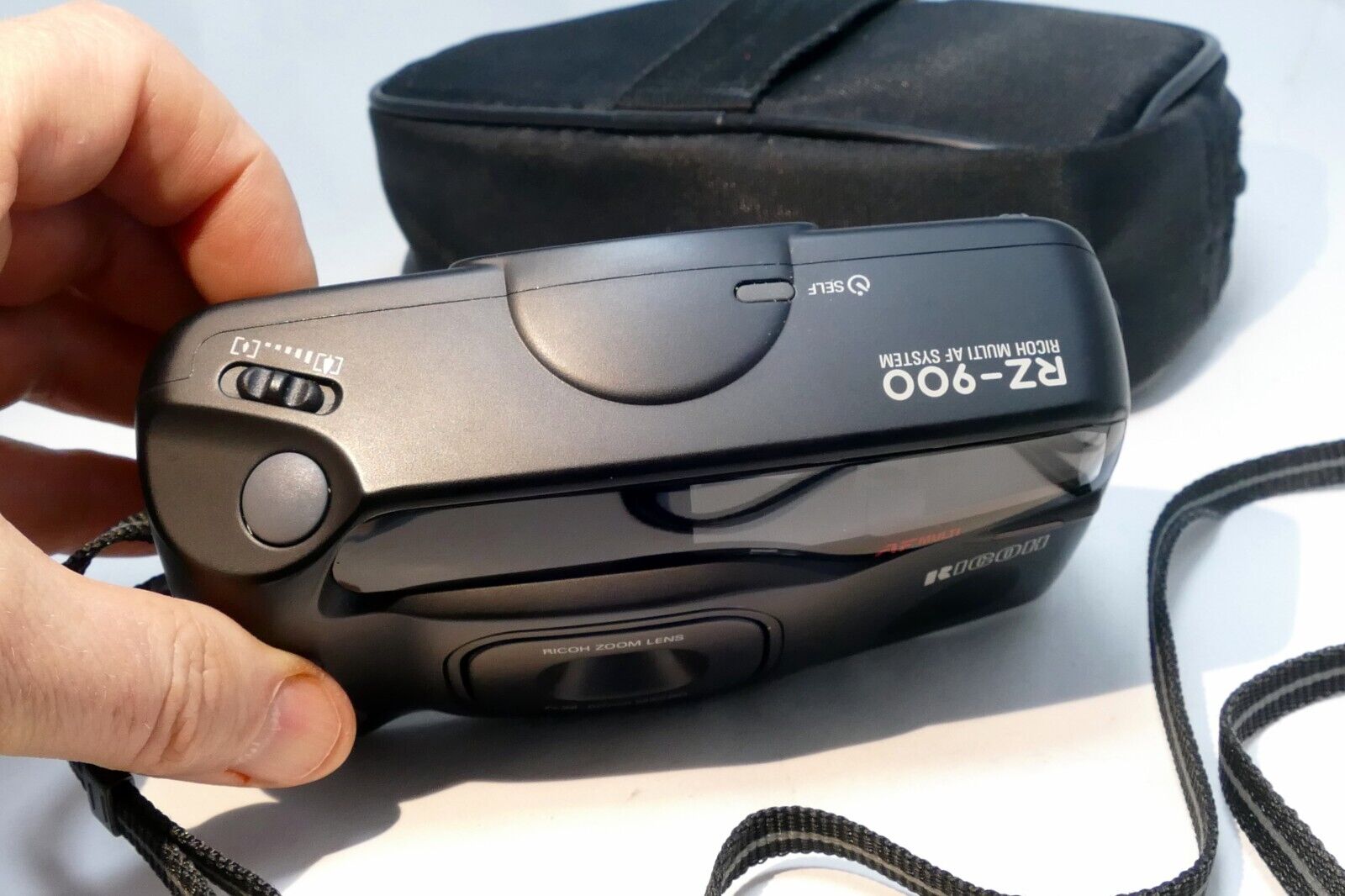 Ricoh RZ-900 Camera 38-90mm AF lens with Super Macro (damaged battery door)