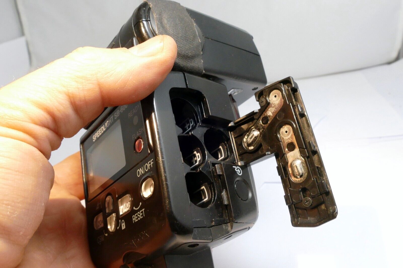 Nikon SB-600 Flash Shoe Mount for Nikon Digital SLR Cameras - PARTS AS IS