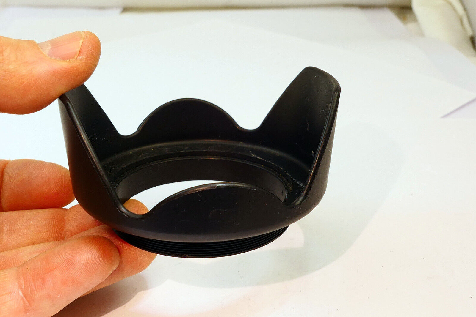 58mm Lens Hood Shade screw in plastic petal flower shaped missing retaining ring