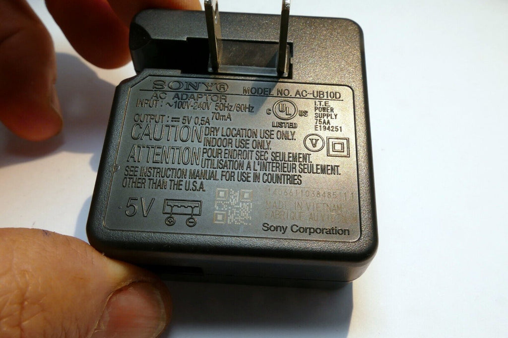 Sony AC-UB10D AC USB battery charger adapter for Cybershot (missing USB C cable)