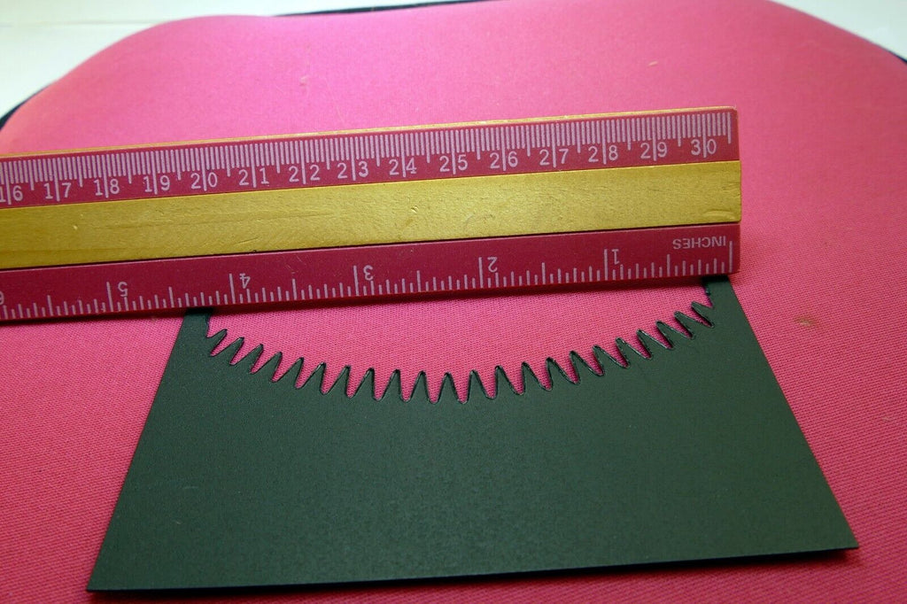 Lindahl 4.5" Bottom Frame Perforated Edge Arc Low key Portrait Vignette Mask