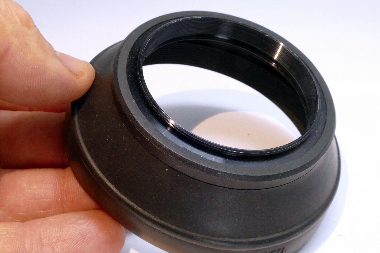 Hoya 52mm Rubber Lens Hood Shade threaded for 50mm f1.8 lenses