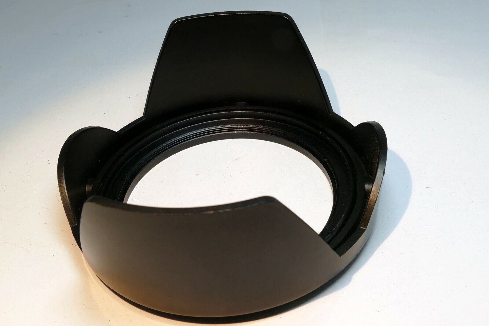 77mm plastic petal Lens Hood Shade threaded screw in type