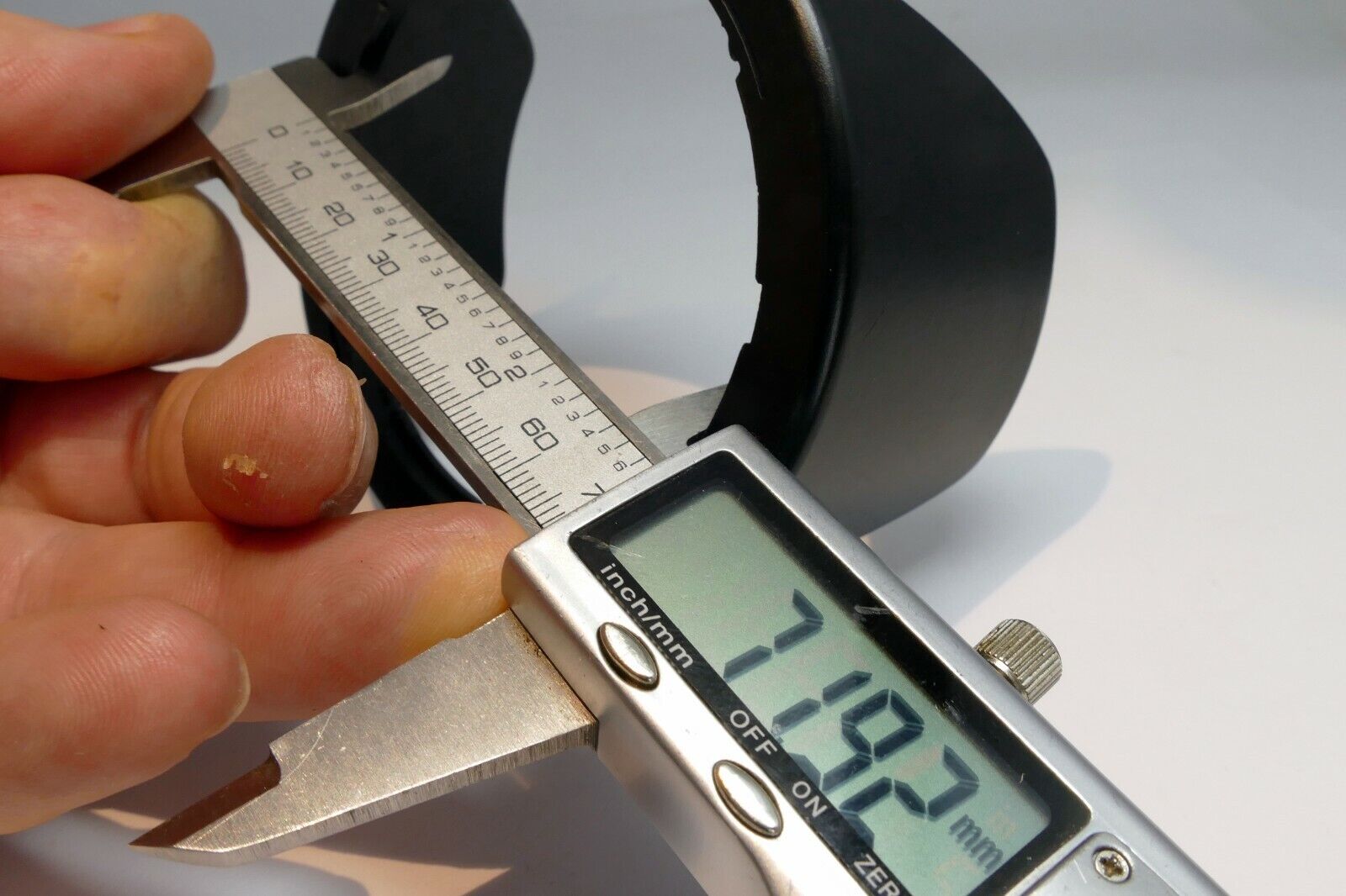 67mm  Twist on Lens Hood Shade Tulip Rev Pro Bower