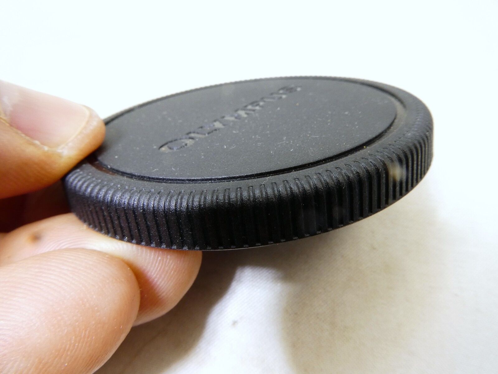 Olympus 62mm Screw in female threads Front Lens Cap Genuine