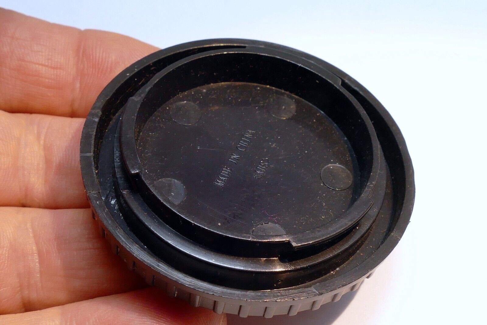 "N" camera body cap for Nikon F cameras D3200 D3500