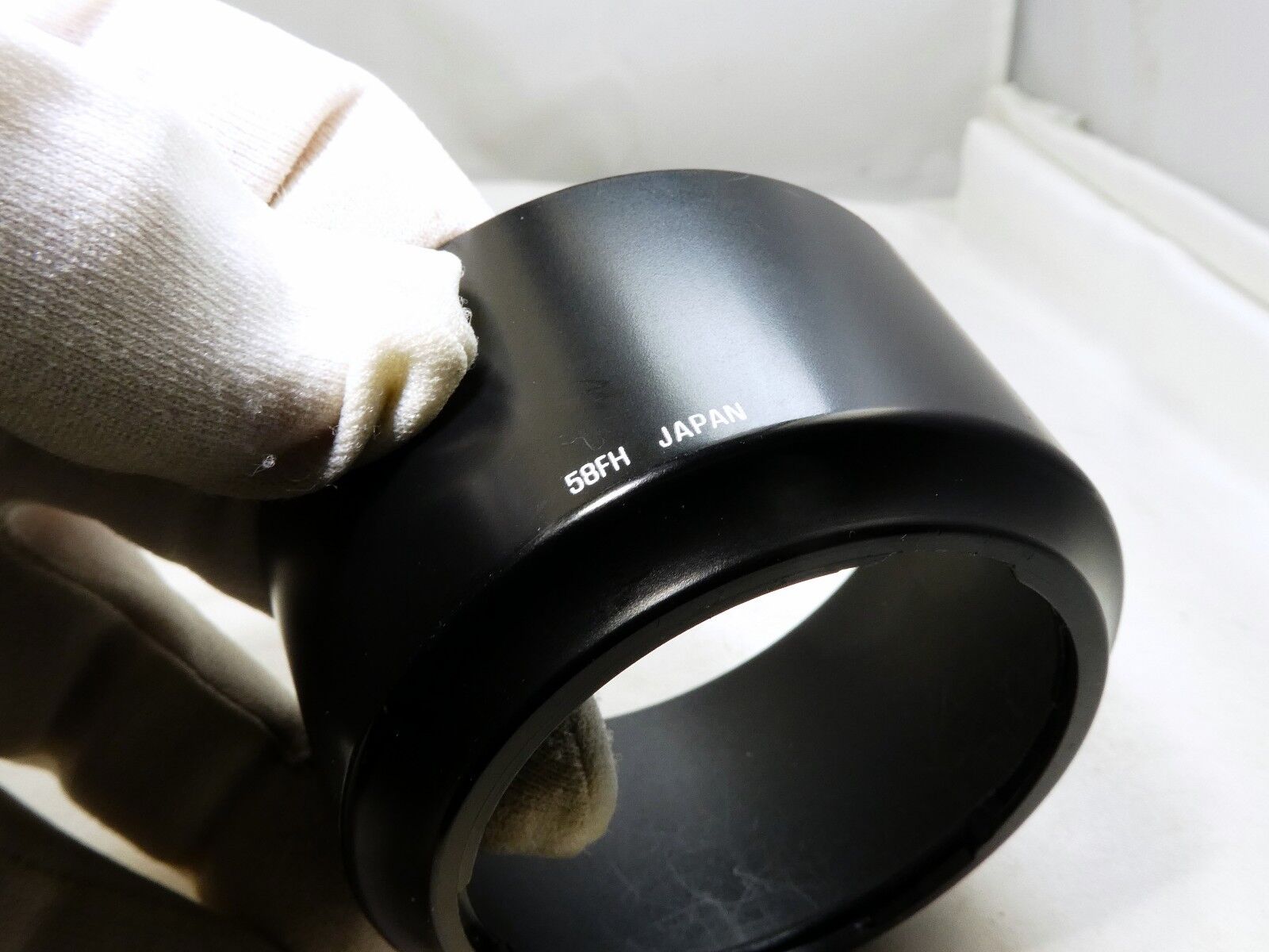 Tamron B4FH Lens Hood Shade for 70-300mm f4-5.6 AF telephoto zoom with 58mm rim