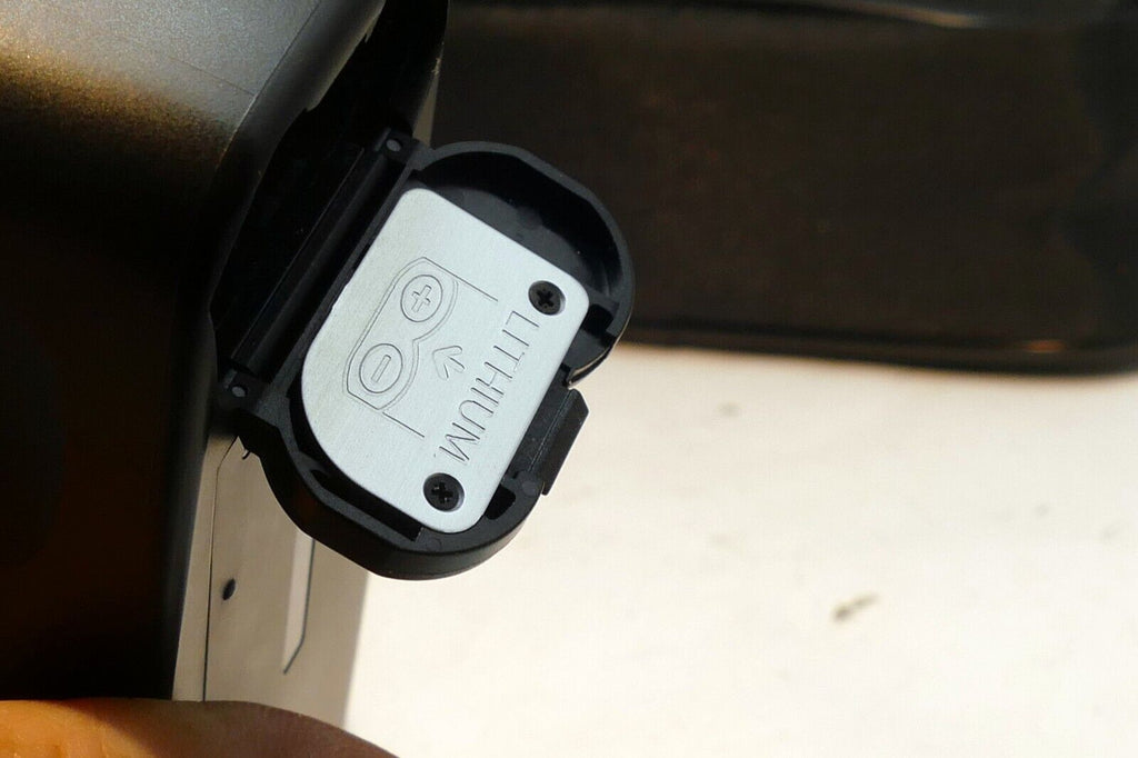 Ricoh RZ-900 Camera 38-90mm AF lens with Super Macro (damaged battery door)