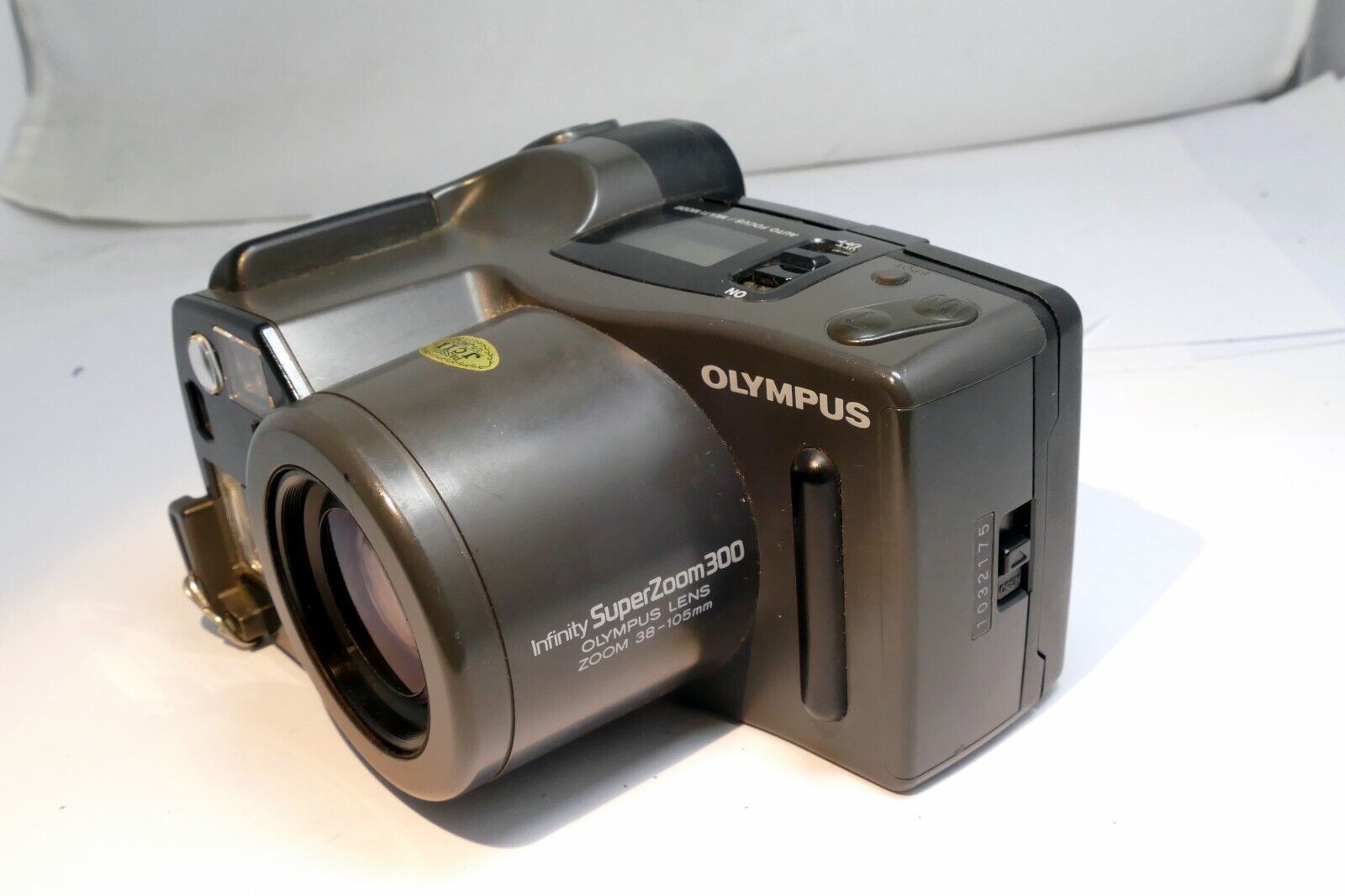 OLYMPUS INFINITY SUPER ZOOM 300, 38-105 MM CAMERA Untested - AS IS