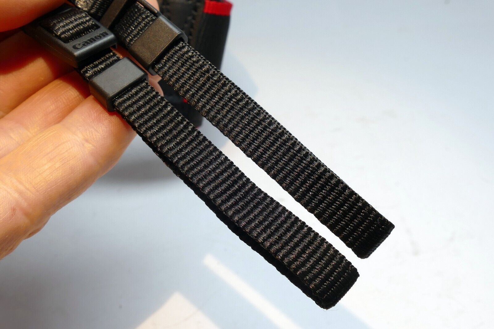 Canon EOS 90D Digital Camera Neck Shoulder Strap Black-Red - -  Genuine OEM