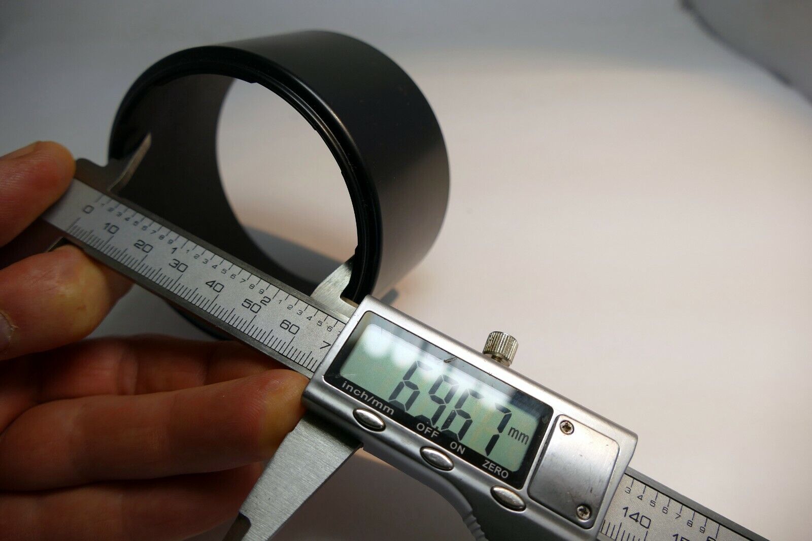 68.5mm ID plastic Lens Hood unknown brand  twist on type for telephoto