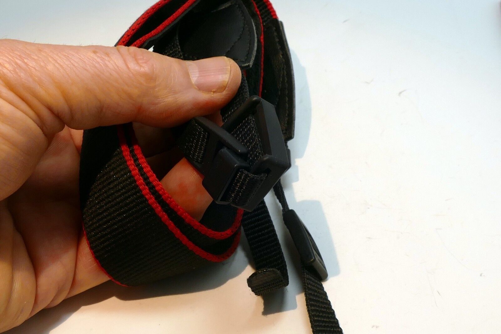 Canon EOS Digital Camera Neck Shoulder Strap Red - Black 3cm wide - Original