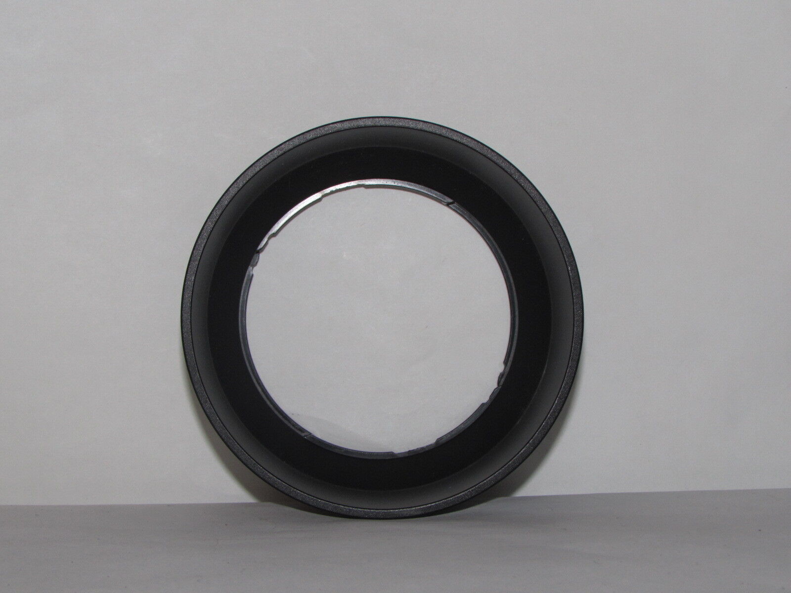 64.5mm ID Lens Hood Twist on Unknown brand for 62mm rim