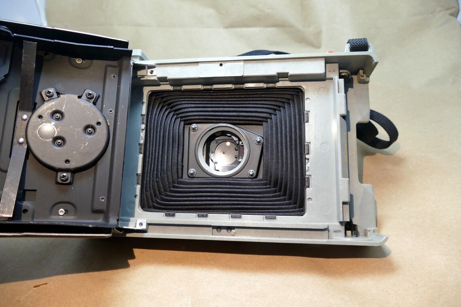 Polaroid 440 Automatic Land Camera