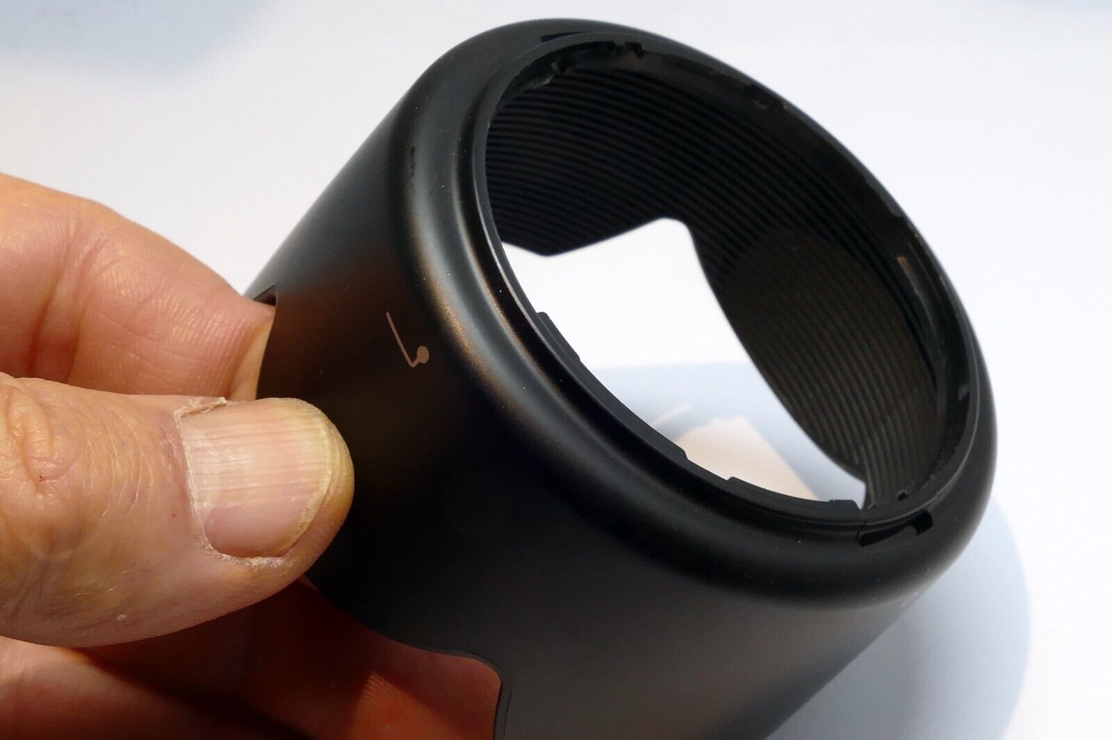 Nikon HB-34 Lens Hood Shade for AF-S DX 55-200mm F4-5.6G ED  - - -  Genuine OEM