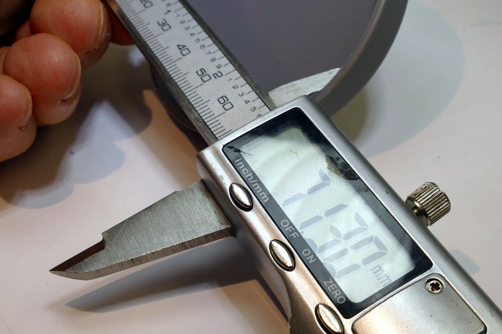 Lindahl Snap-on Plastic Front Lens Cap  Gray 71mm ID