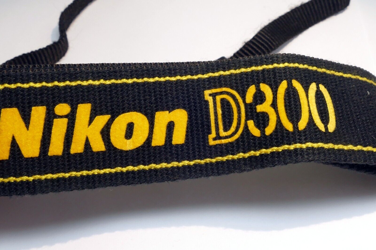 Nikon D300 Camera Neck Strap Yellow-Black AN-DC300 Genuine OEM