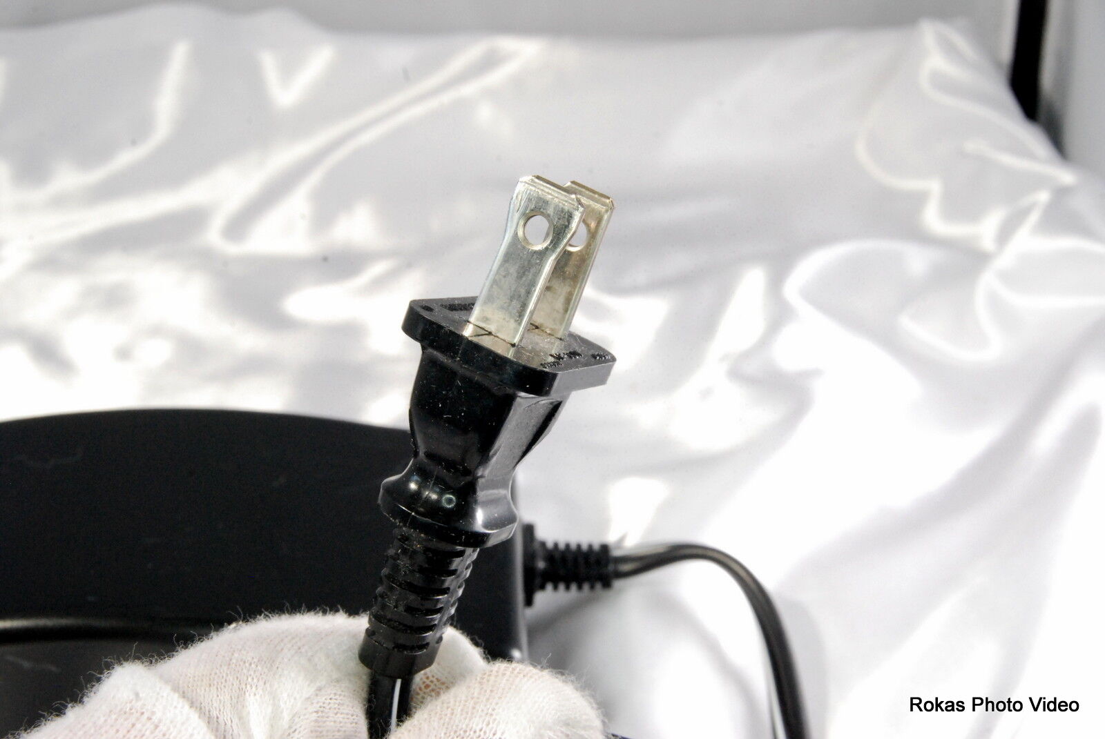 Canon Ni-Cd battery Charger E1   original  Genuine  OEM