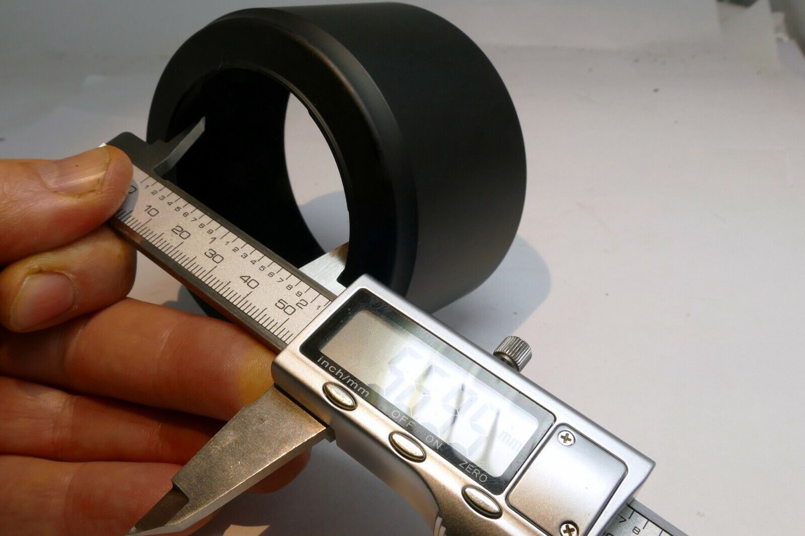 Lens Hood Shade twist on type for 55mm  rim