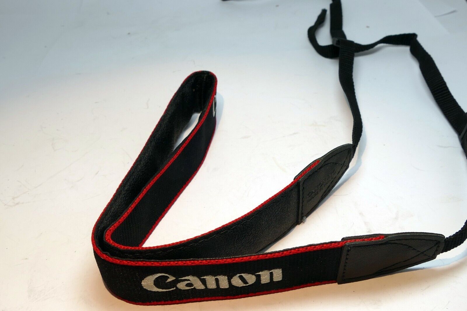 Canon EOS  Digital Camera Neck Shoulder Strap Black-Red fit R RP R6  Genuine OEM