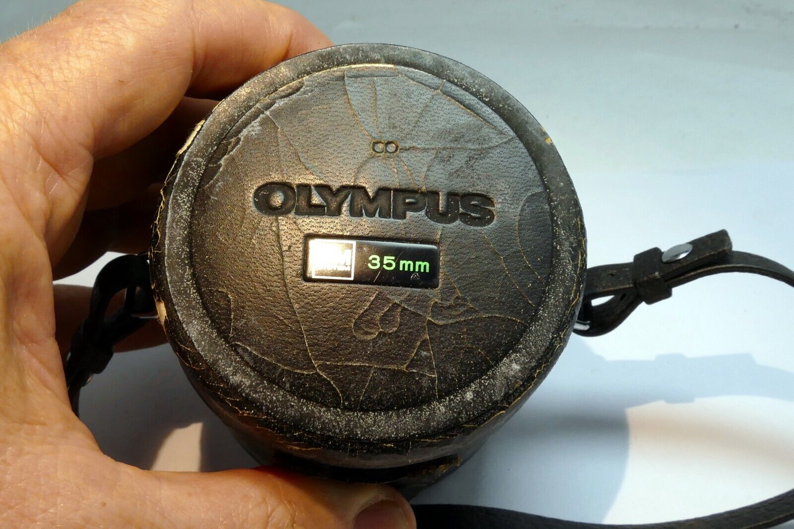 Olympus Hard Case  for Zuiko 35mm f2.8 OM 28mm f3.5 lens
