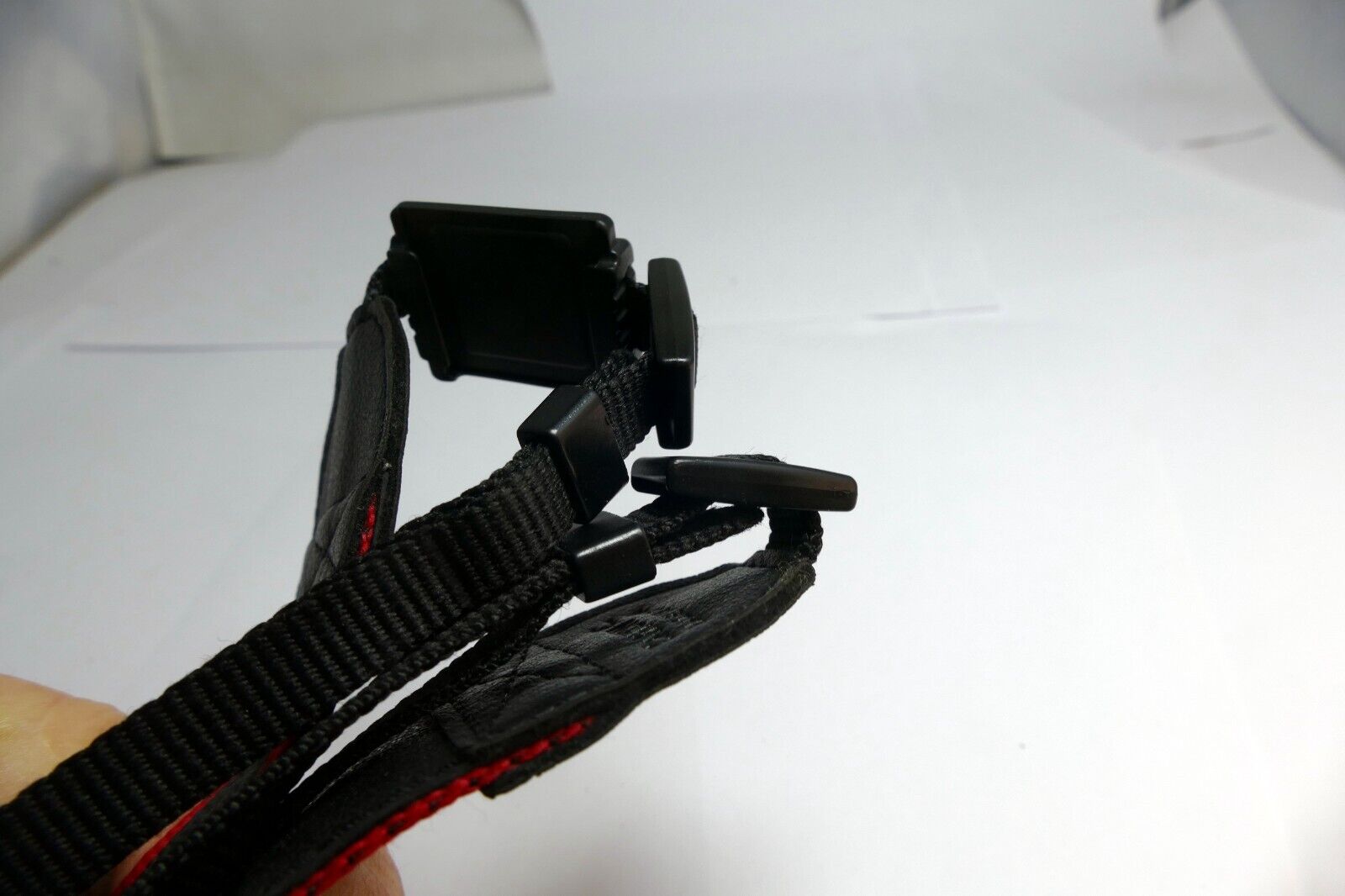 Canon EOS 7D Mark II Digital Camera Neck Shoulder Strap Black-Red - Genuine OEM