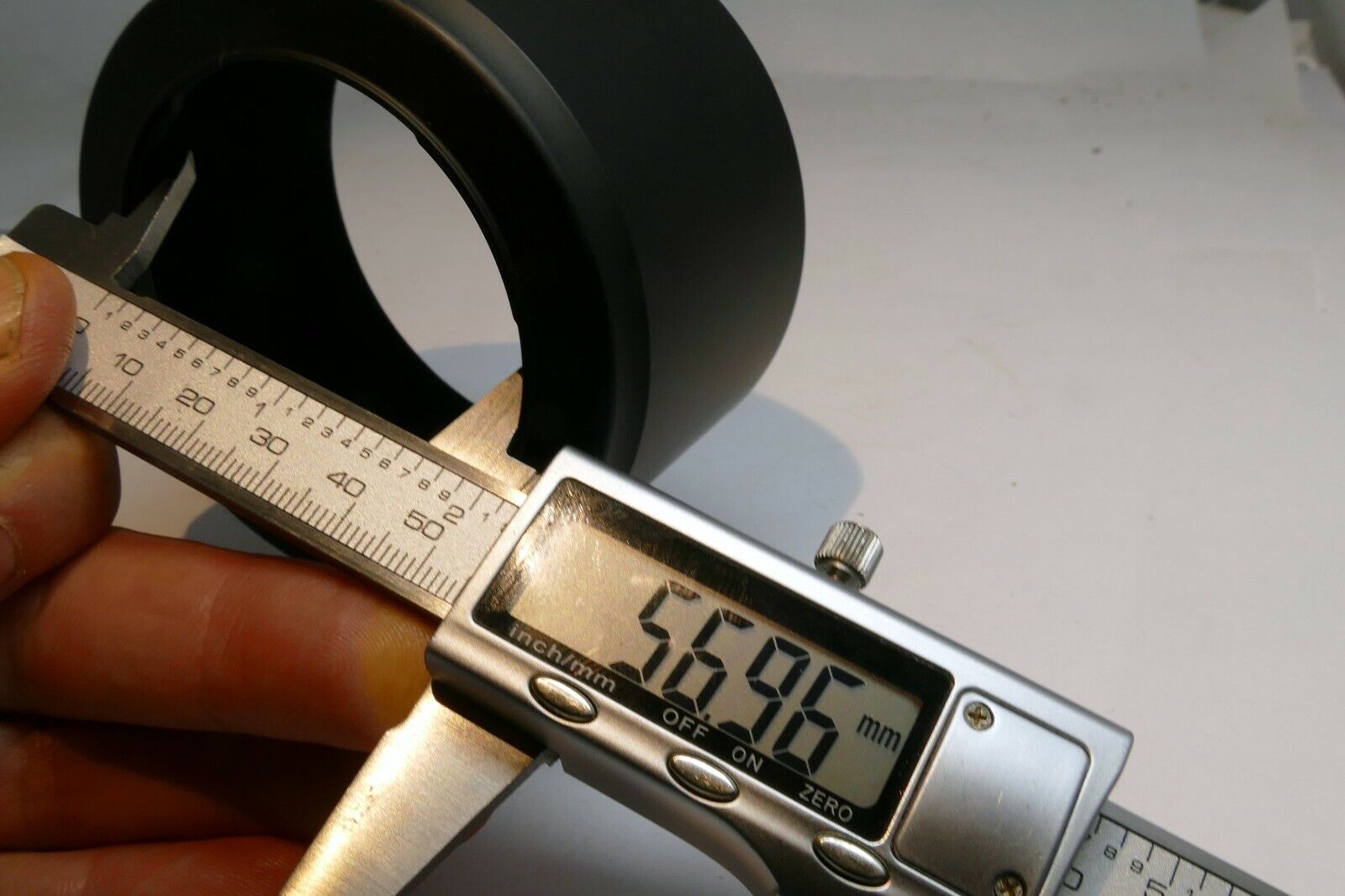 Lens Hood Shade twist on type for 55mm  rim