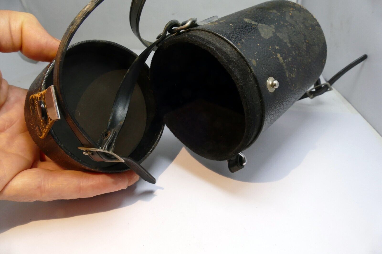 Vivitar  Lens Hard Case  will fit  135mm f2.8 prime lens
