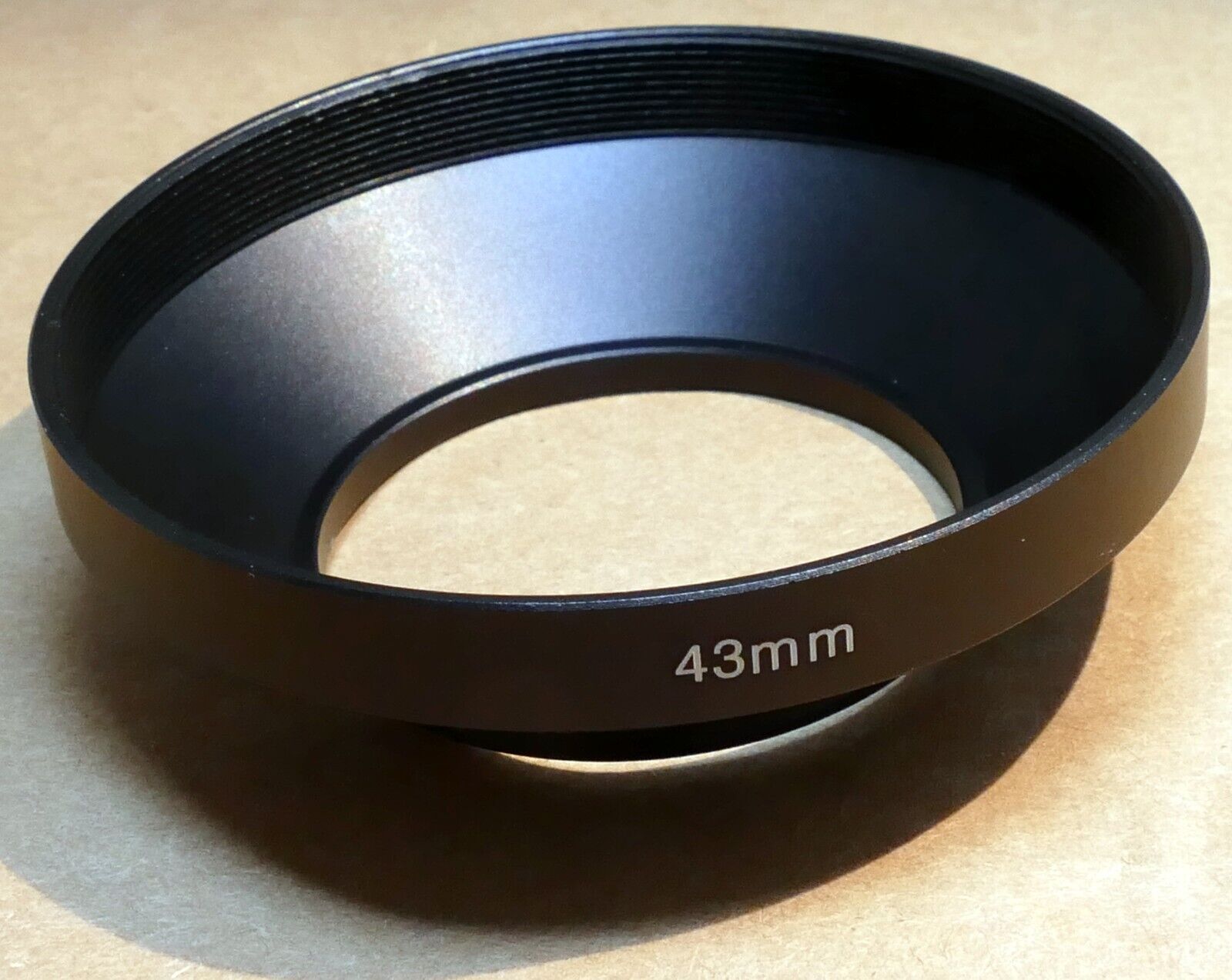 43mm Metal LENS hood Wide Angle screw w/ threads in front rim 67mm - new