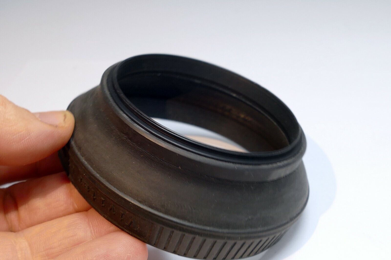 67mm rubber Lens Hood Shade screw in for 70-210mm series 1 f3.8 f3.5