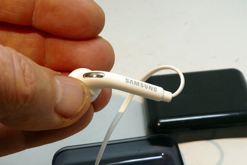 HANDSFREE HEADSET EARPHONE WIRED EARBUDS EARPIECES GALAXY PHONES - OEM GENUINE