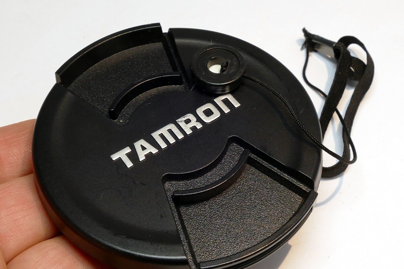 Tamron  77mm rim Lens Front Cap with keeper string
