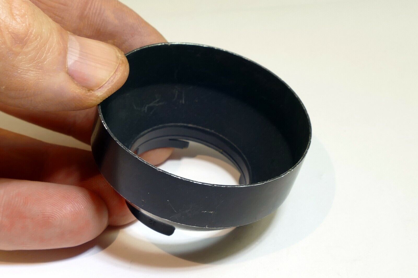 32-33mm series 5 V Metal Lens Hood Shade twist on type Black