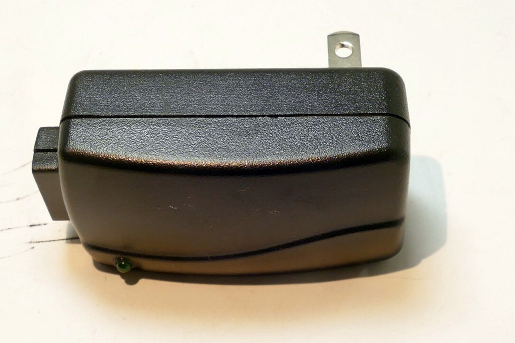 AC / DC Travel Charger Power Supply TC-28SA5004A  ( missing USB cable )