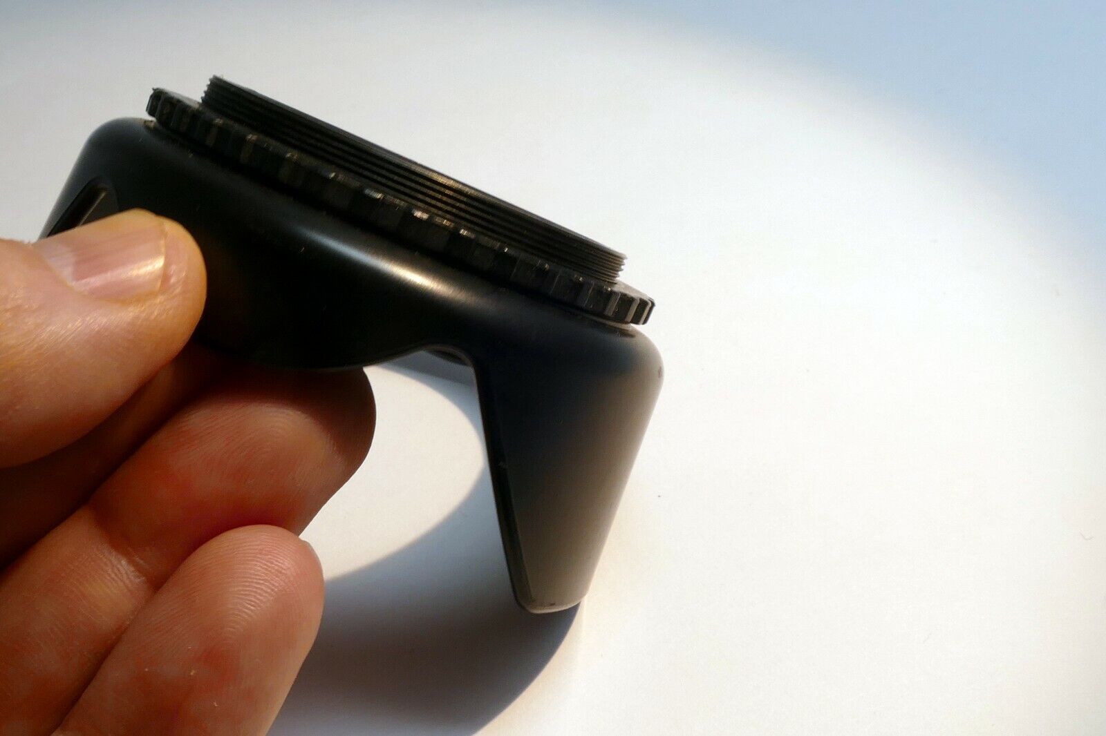 52mm Plastic Petal shaped Lens hood Shade for  18-55mm lens Screw in type