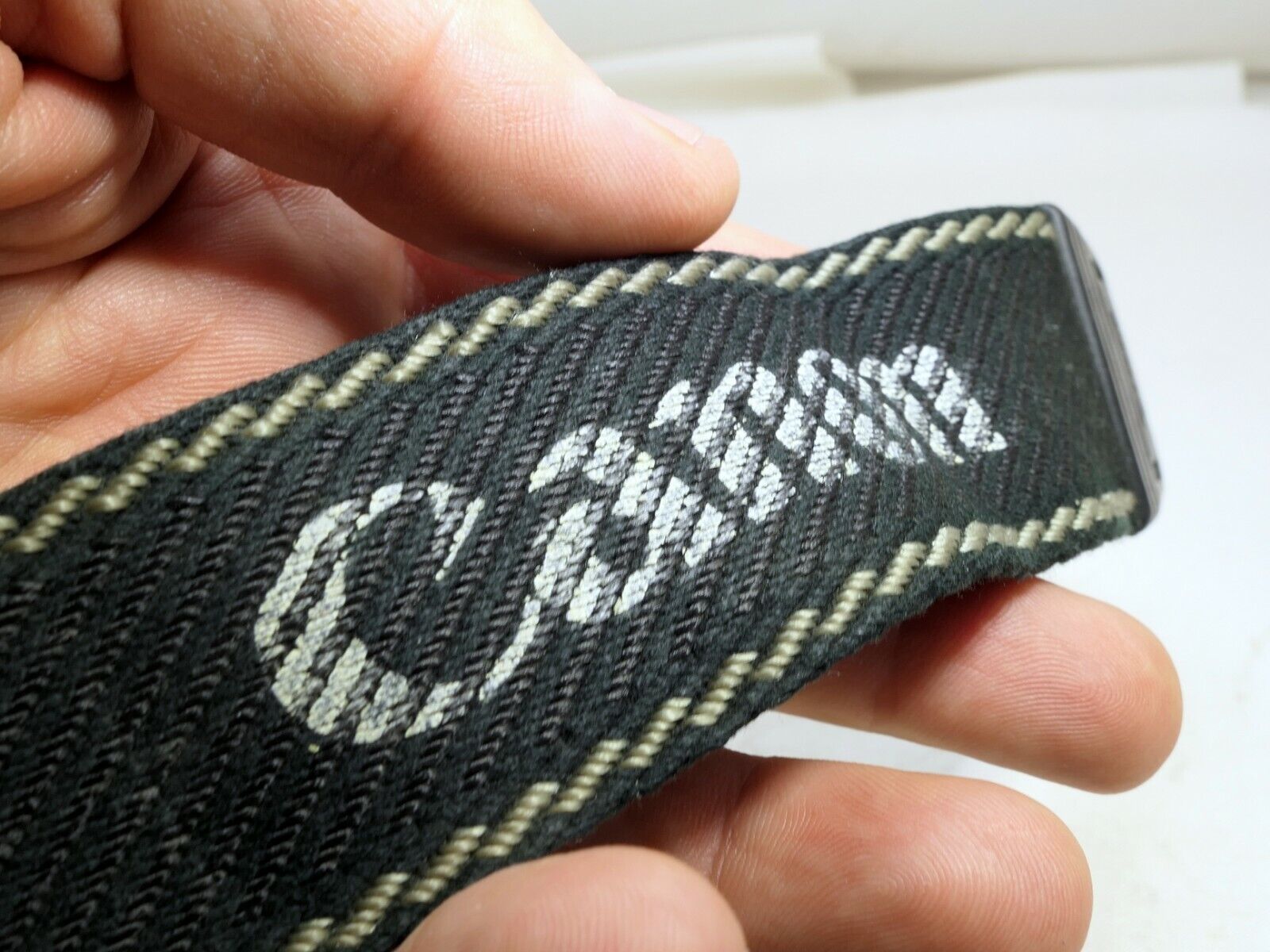 Canon EOS SLR Digital Camera Neck Shoulder Strap Genuine OEM  Black- White