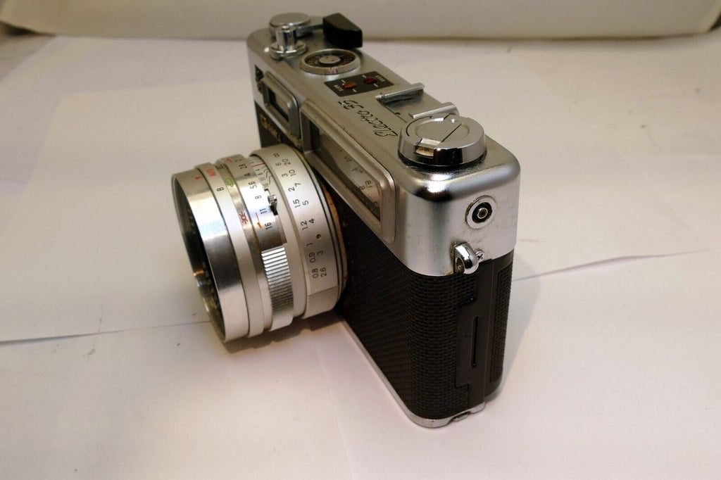 Yashica Electro 35 camera with 45mm f1.7 lens AS IS missing battery cover parts