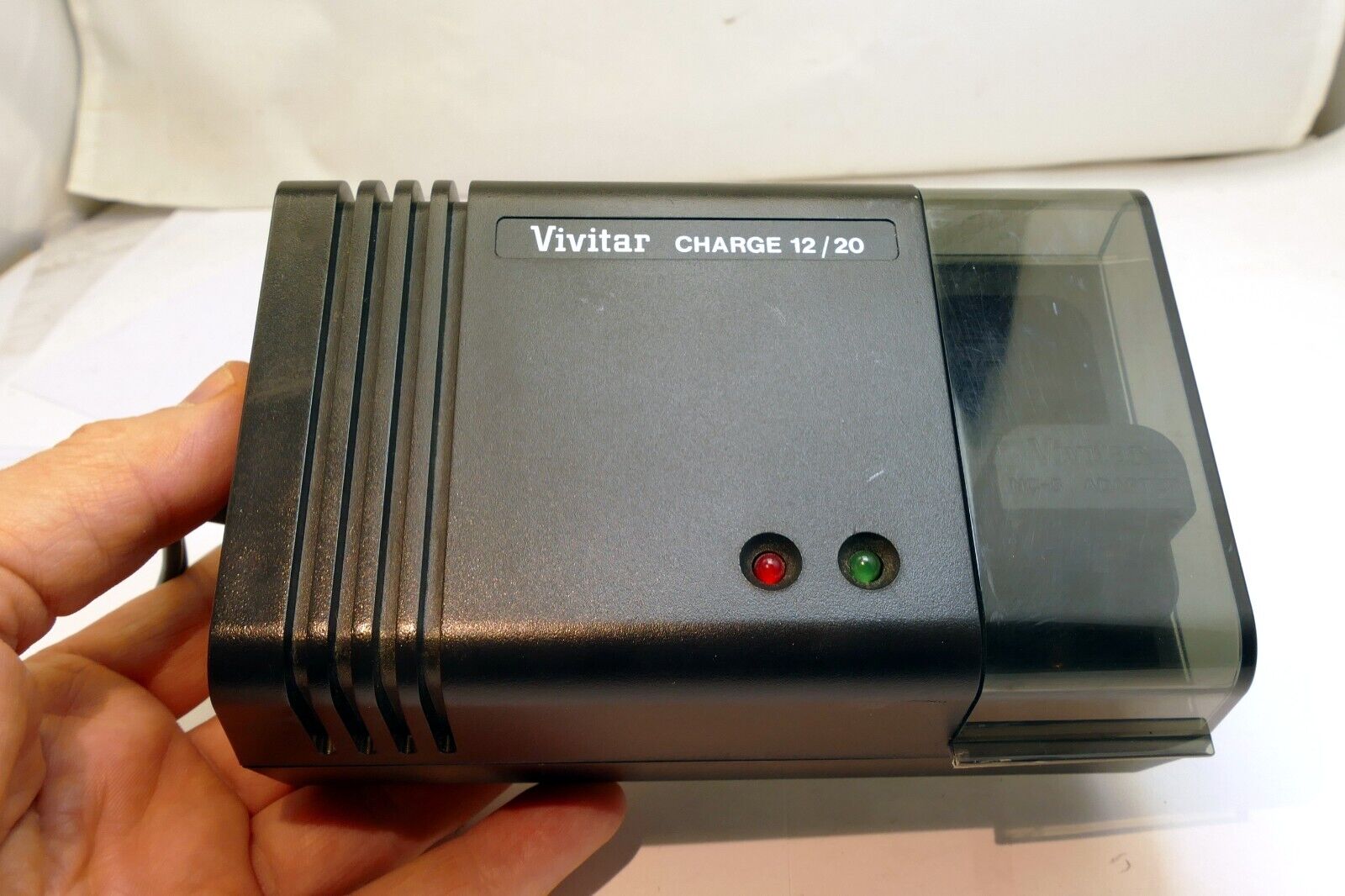 VIVITAR CHARGE 12 / 20 FLASH BATTERY CHARGER WITH NC-5 ADAPTER