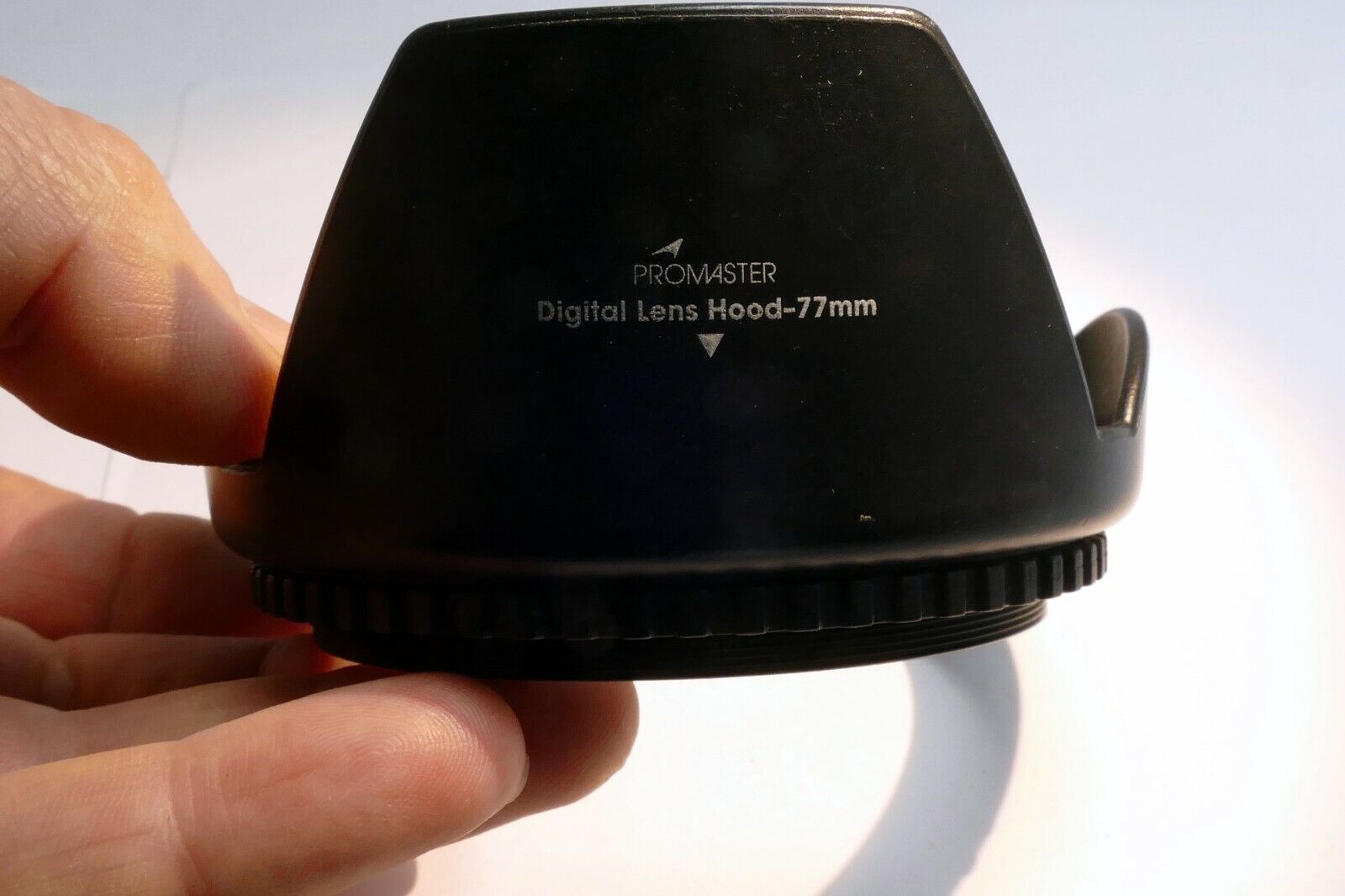 77mm Lens hood Shade screw in type for sturdy for 18-200mm