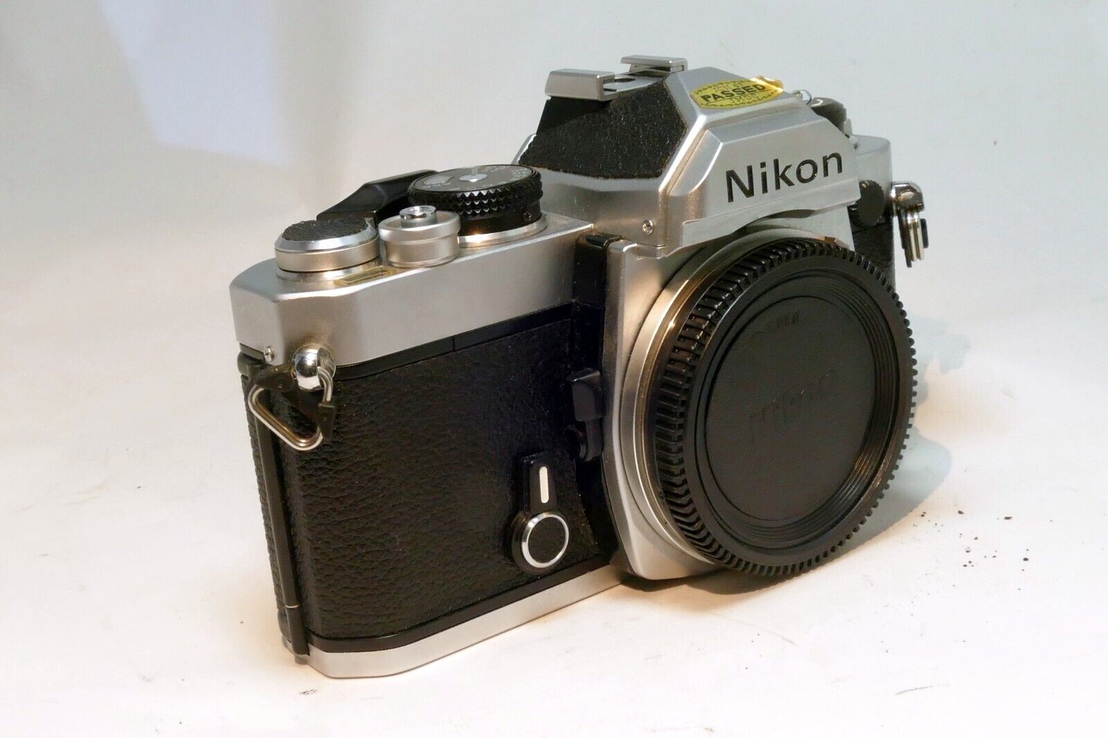 Nikon FM 35mm SLR Film Camera w/ issues with light meter - Free Shipping USA