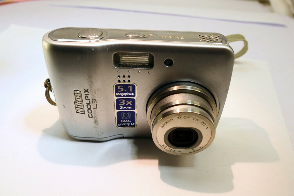 Nikon COOLPIX L3 5MP Digital Camera Silver - AS IS parts or repair does not work