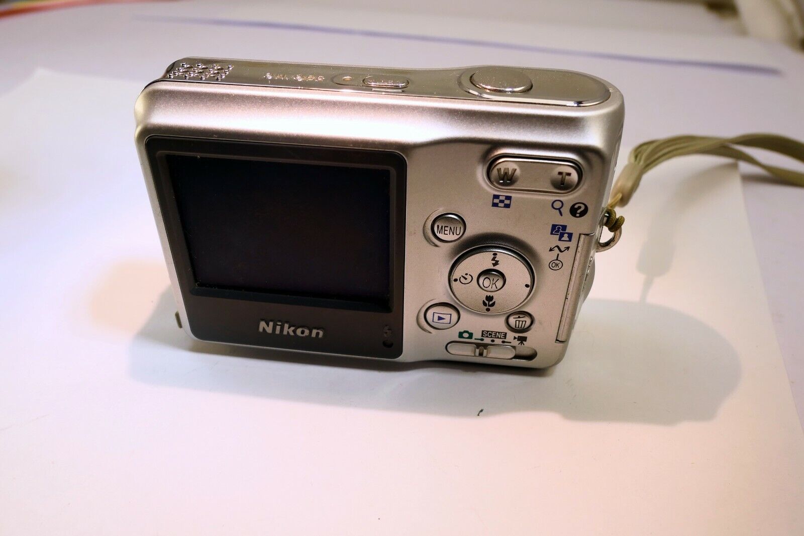 Nikon COOLPIX L3 5MP Digital Camera Silver - AS IS parts or repair does not work