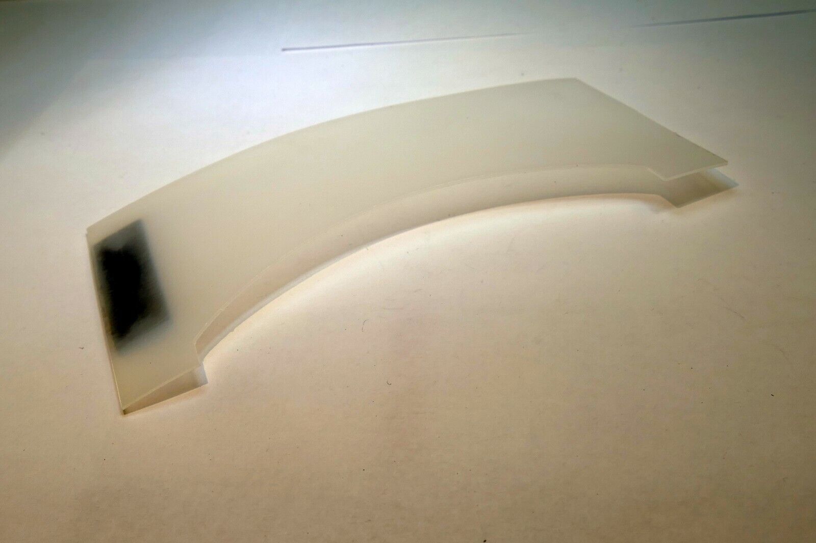 Lindahl Vignette White Mask 2.5X5" Smooth Bottom Arc magnetic frame