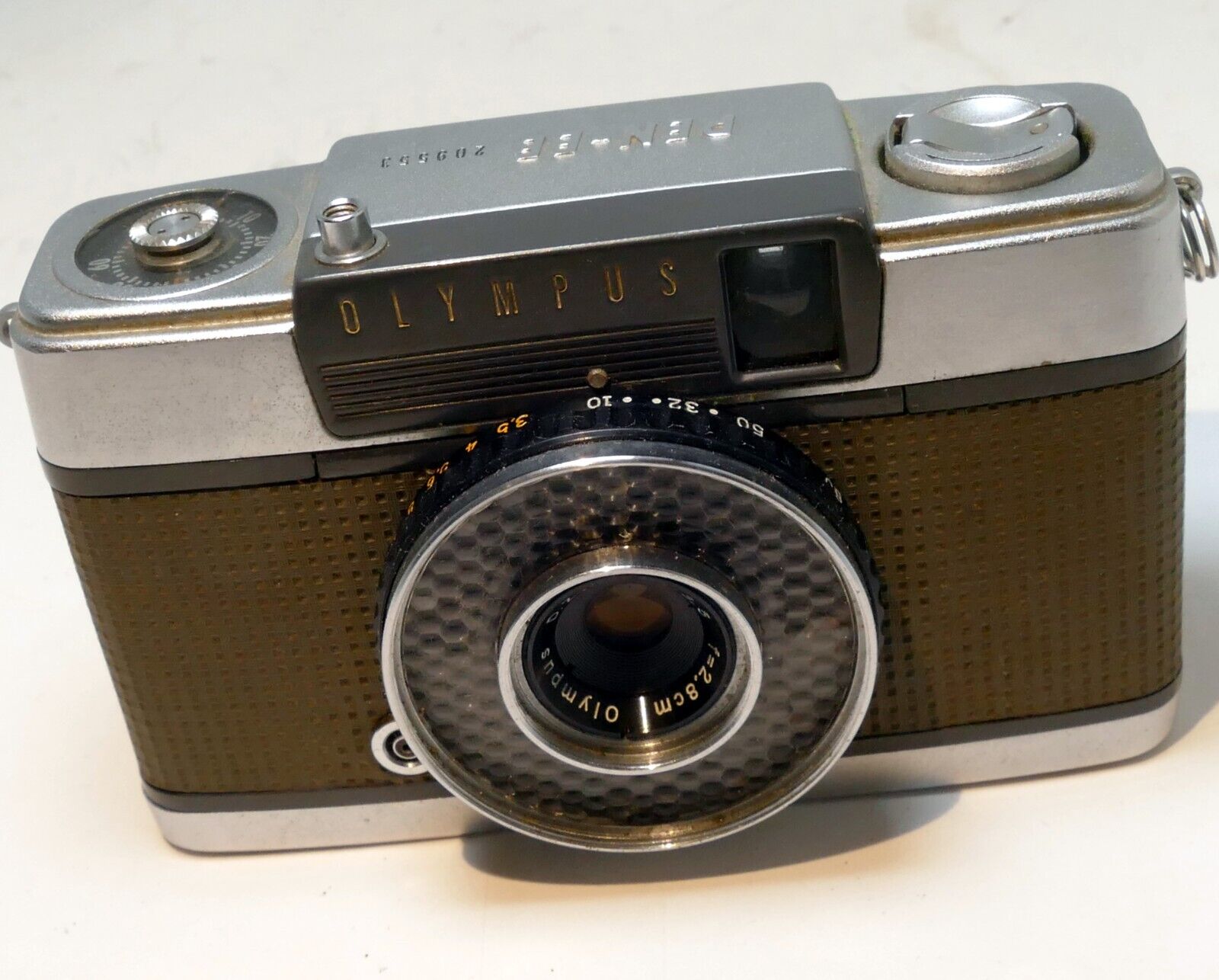 OLYMPUS PEN EE Zuiko 2.8cm F/3.5 Half Flame Film Camera AS IS for PARTS REPAIR